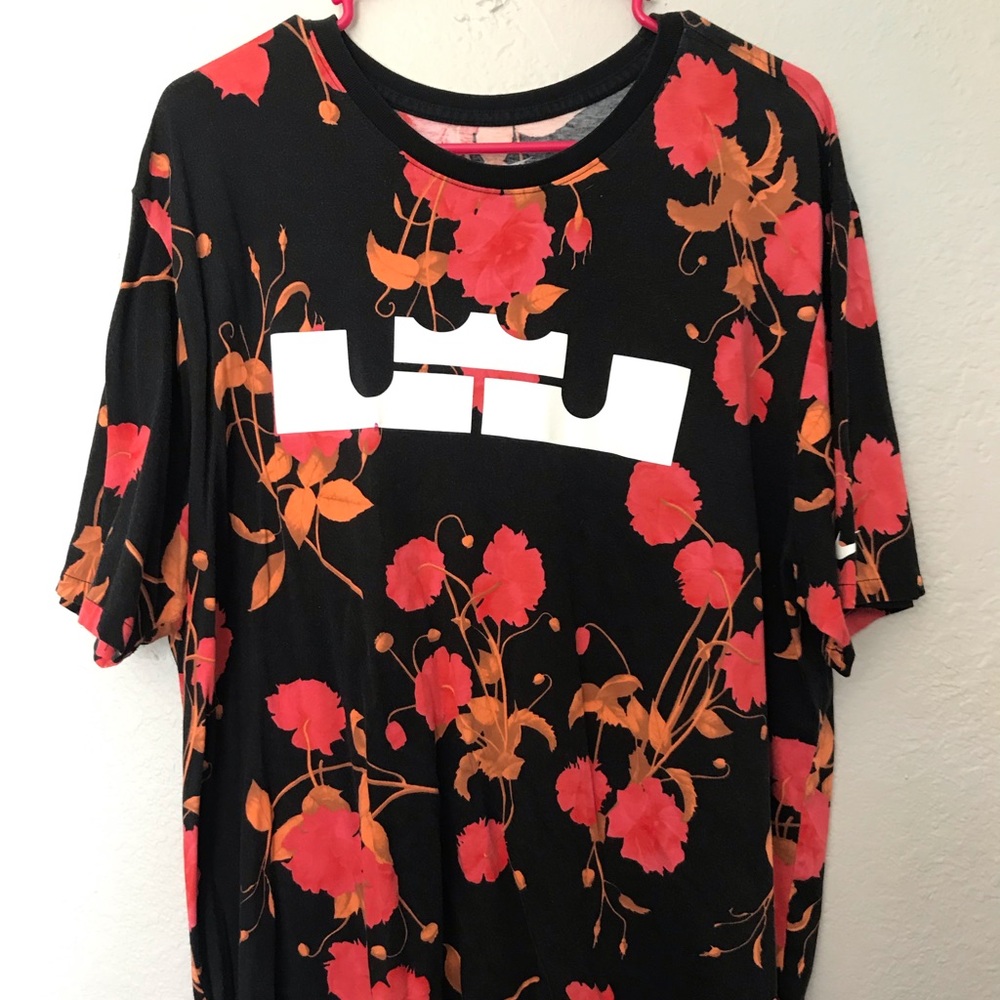 Rare Lebron James Nike shirt cool pattern